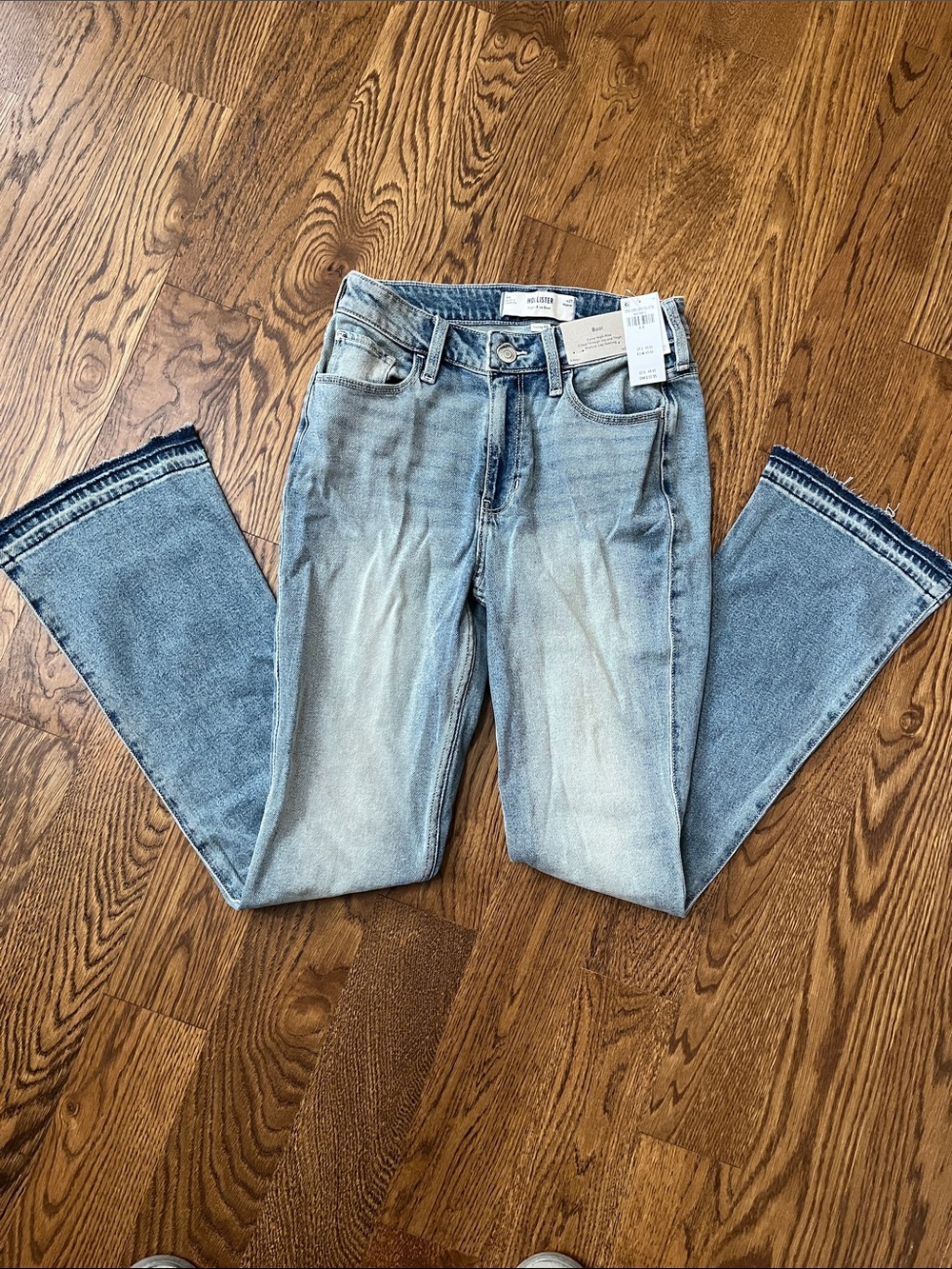 Hollister NWT high-rise boot cut Light Wash Women's curvy fit Jeans - 4R